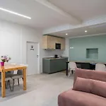 Front - 3 Bedrms With Ac, Free Parking And Wifi Daire *