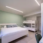 Front - 3 Bedrms With Ac, Free Parking And Wifi Daire