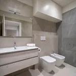 Front - 3 Bedrms With Ac, Free Parking And Wifi *