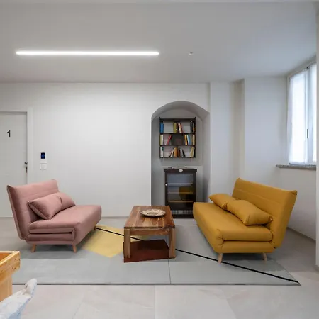 Apartment Front - 3 Bedrms With Ac, Free Parking And Wifi