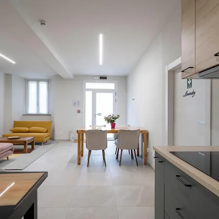 Front - 3 Bedrms With Ac, Free Parking And Wifi Apartment Olginate