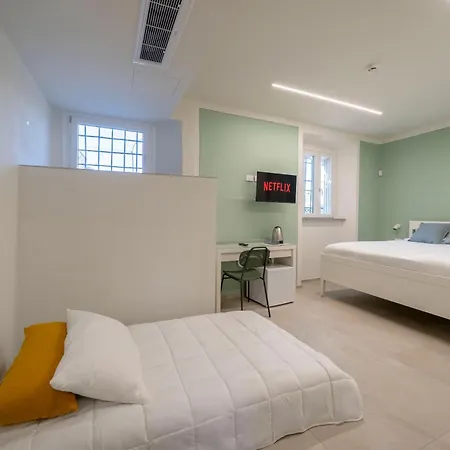 Front - 3 Bedrms With Ac, Free Parking And Wifi Apartment