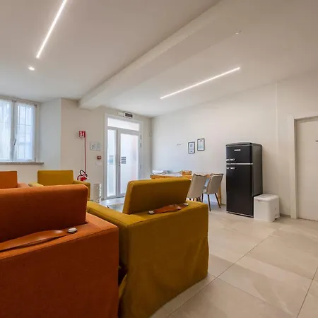 Apartment Front - 3 Bedrms With Ac, Free Parking And Wifi