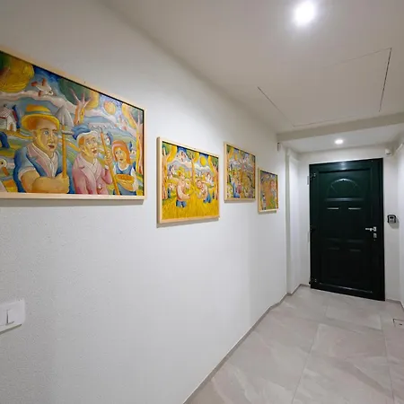 Front - 3 Bedrms With Ac, Free Parking And Wifi Apartment Olginate