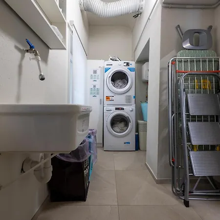 Front - 3 Bedrms With Ac, Free Parking And Wifi Apartment Olginate