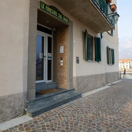 Apartment Front - 3 Bedrms With Ac, Free Parking And Wifi