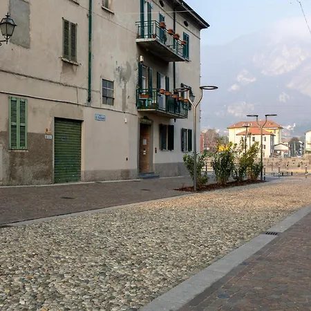 Front - 3 Bedrms With Ac, Free Parking And Wifi Apartment Olginate
